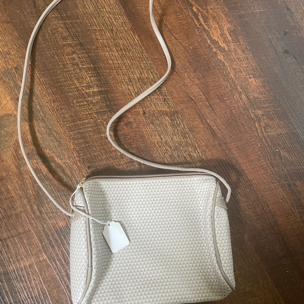Two (2) - TRUE 1983-84 VINTAGE Liz Claiborne Cream Shoulder Bags Textured Design - Picture 7 of 12